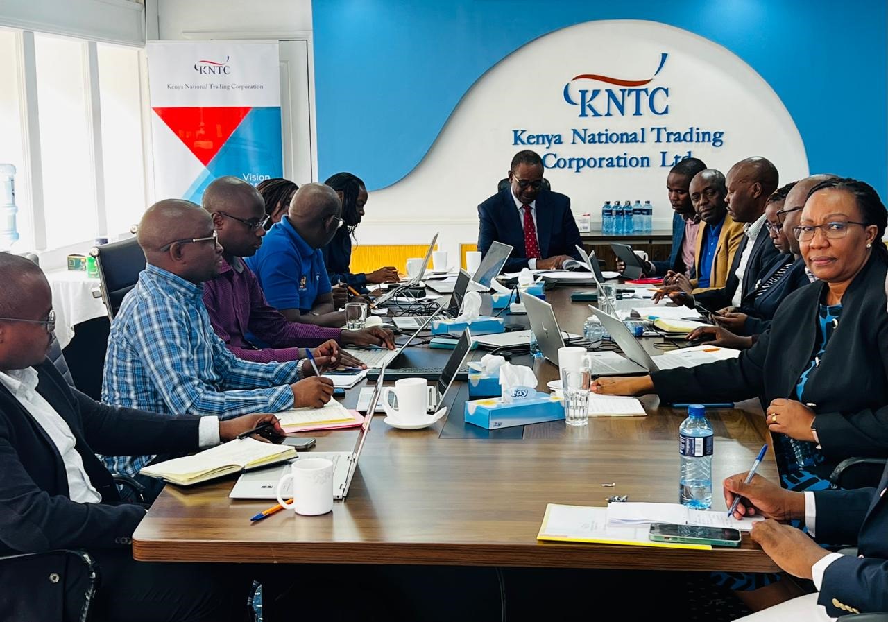 KNTC Board Chairman, Hon. Dr. Evans Kidero meeting with the Management