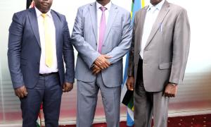 KNTC Board Chairman with the Independent Directors Leonard Langat to the left and Harrison Njoroge to the right